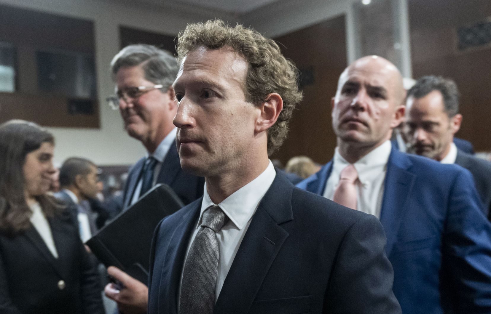 Titre : Zuckerberg au banc des accusés dans un procès sans précédent